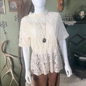 Chic Lace Women's Blouse in Cream